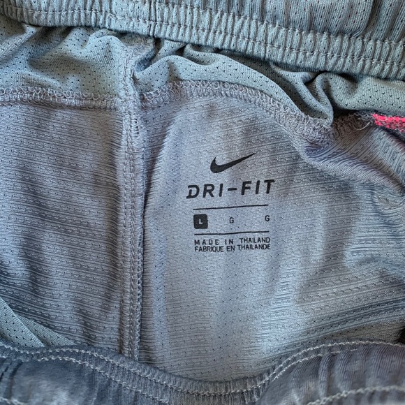 Nike DriFit athletic shorts - Picture 4 of 5